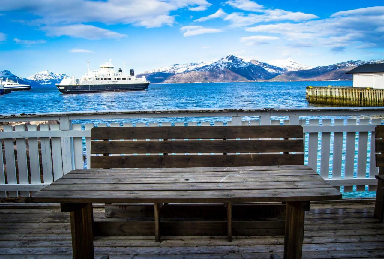 Lofoten Gate Hostel Лёдинген Экстерьер фото
